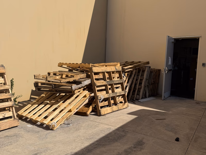Pasadena, California - Grade C Economy Wood Pallets