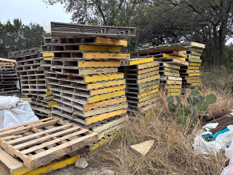 Clovis, California - Grade A Premium 48x40 Wood Pallets