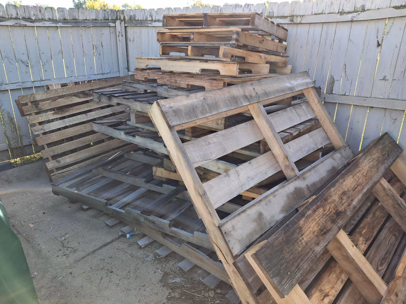 Menifee, California - Grade B Standard Wood Pallets