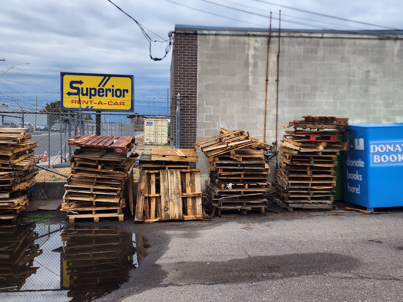 Costa Mesa, California - Grade A Premium 48x40 Wood Pallets