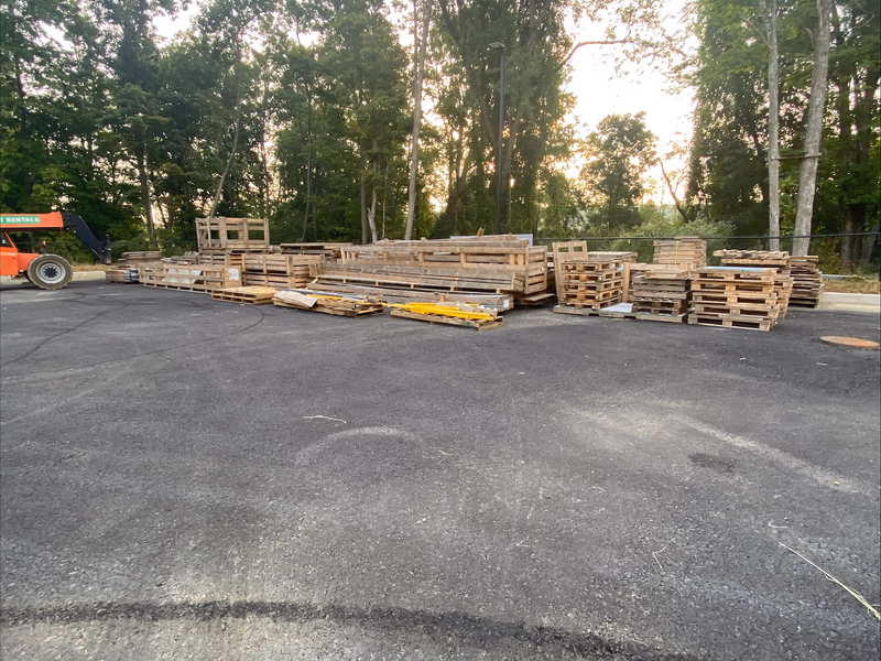 Costa Mesa, California - Grade C Economy Wood Pallets