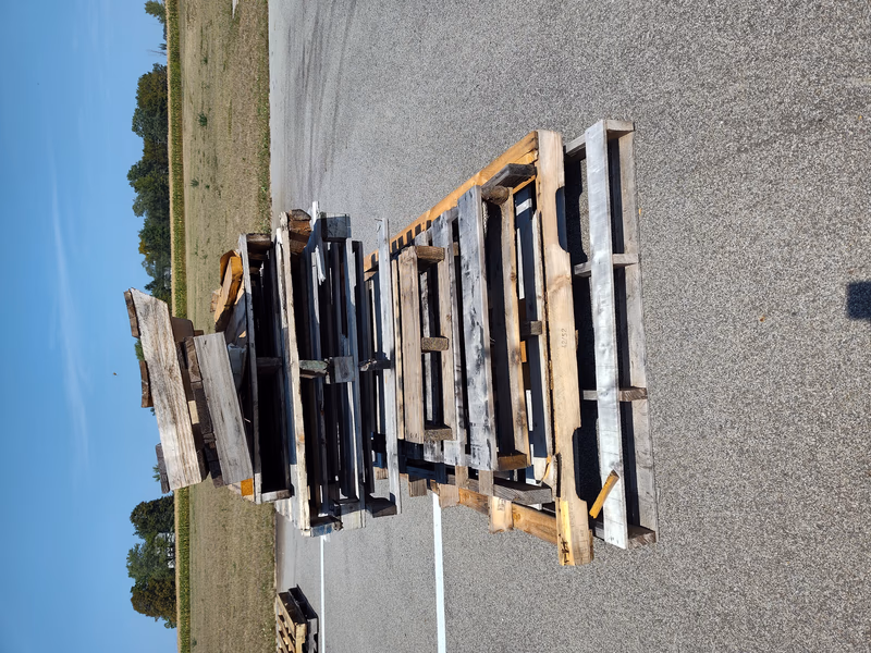 Costa Mesa, California - Pallet Cores for Recycling