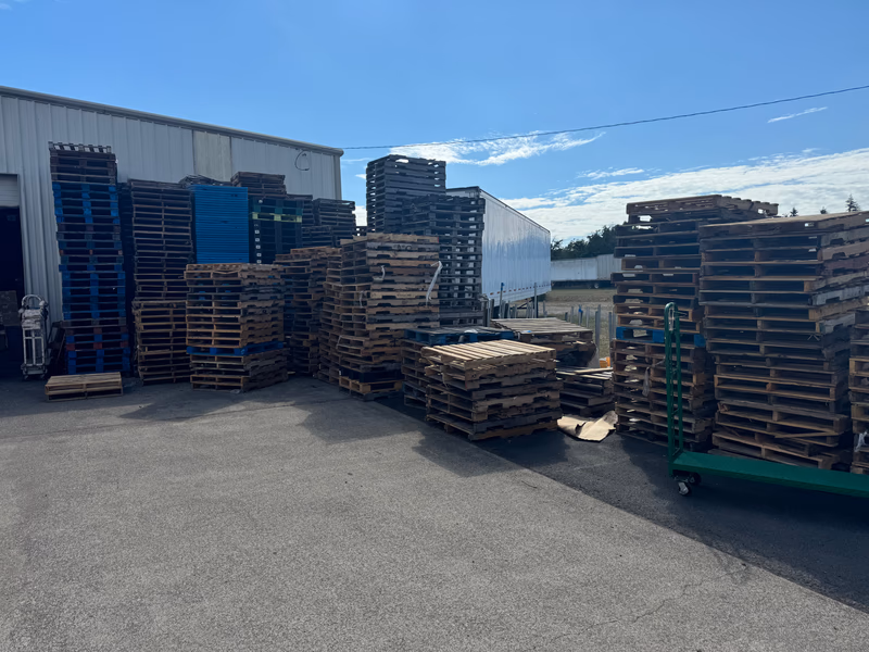 Rialto, California - Grade A Premium 48x40 Wood Pallets
