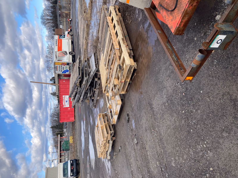 Cape Coral, Florida - Grade A Premium 48x40 Wood Pallets