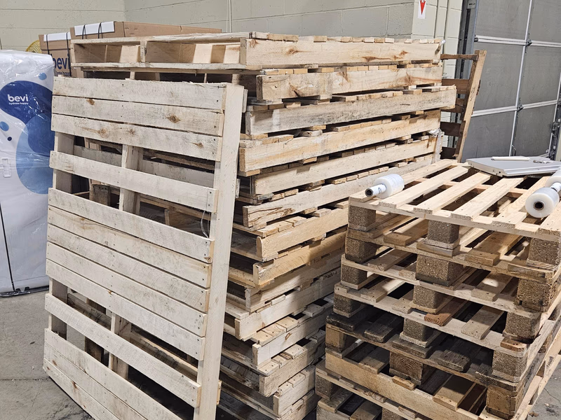 Coral Springs, Florida - Grade A Premium 48x40 Wood Pallets
