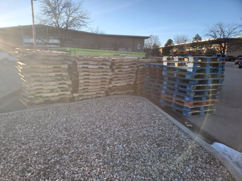 West Palm Beach, Florida - Grade A Premium 48x40 Wood Pallets