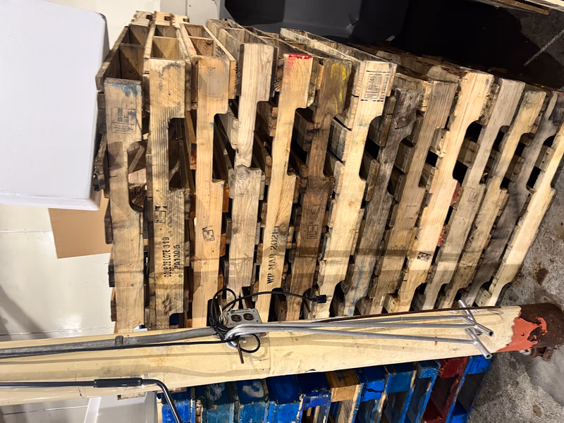 Deltona, Florida - Grade A Premium 48x40 Wood Pallets