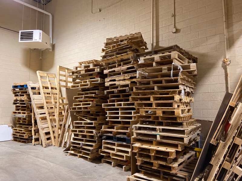 Athens, Georgia - Grade A Premium 48x40 Wood Pallets