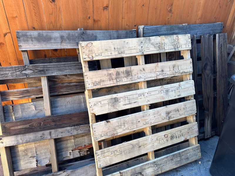 South Fulton, Georgia - Grade C Economy Wood Pallets
