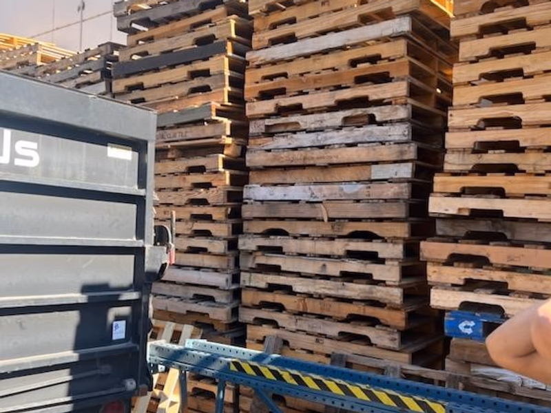 New Bedford, Massachusetts - Grade A Premium 48x40 Wood Pallets