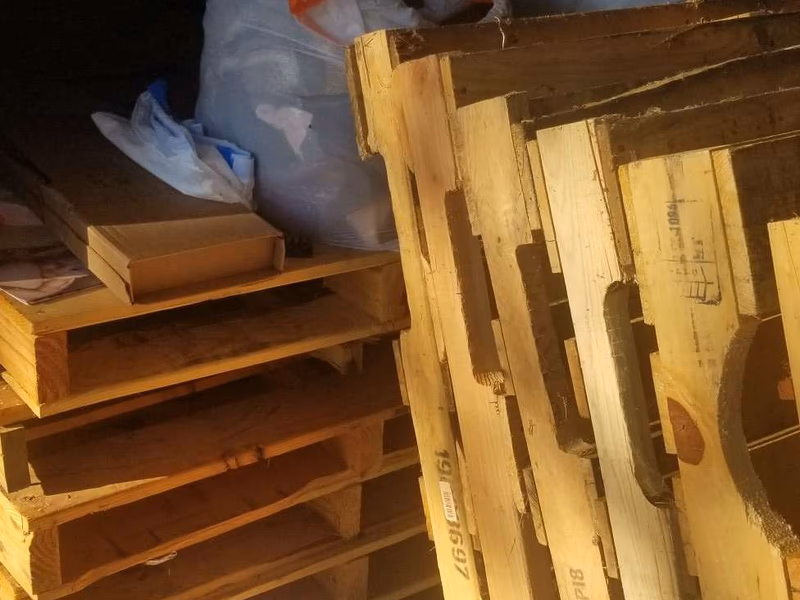 New Bedford, Massachusetts - Grade C Economy Wood Pallets