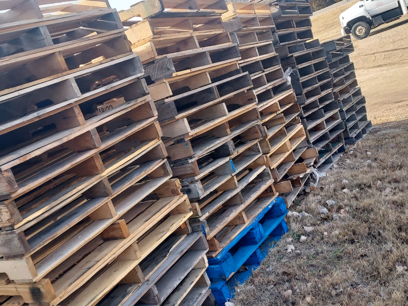 Clinton, Michigan - Grade C Economy Wood Pallets