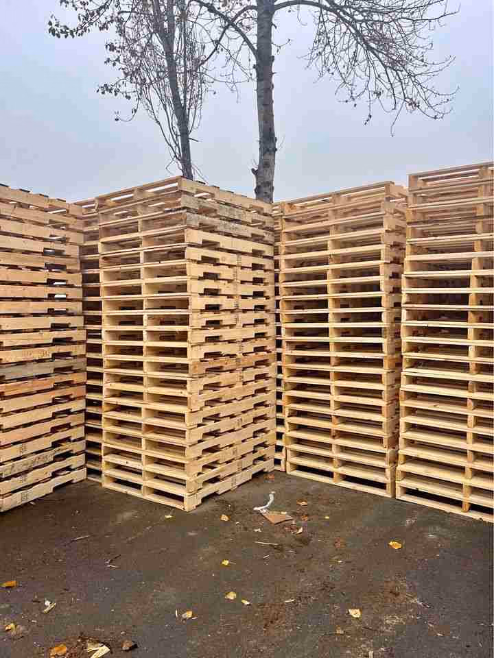Bend, Oregon - Grade A Premium 48x40 Wood Pallets