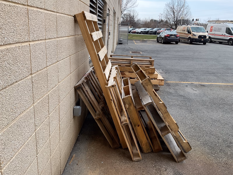 Hesperia, California - Grade B Standard Wood Pallets